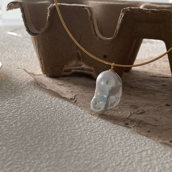 Gold Hanging Tail Baroque Pearl Necklace