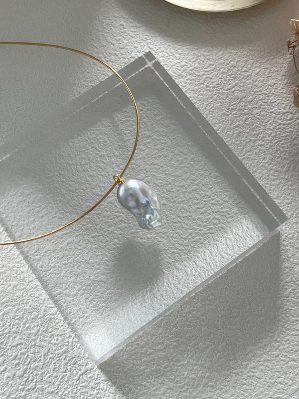 Gold Hanging Tail Baroque Pearl Necklace