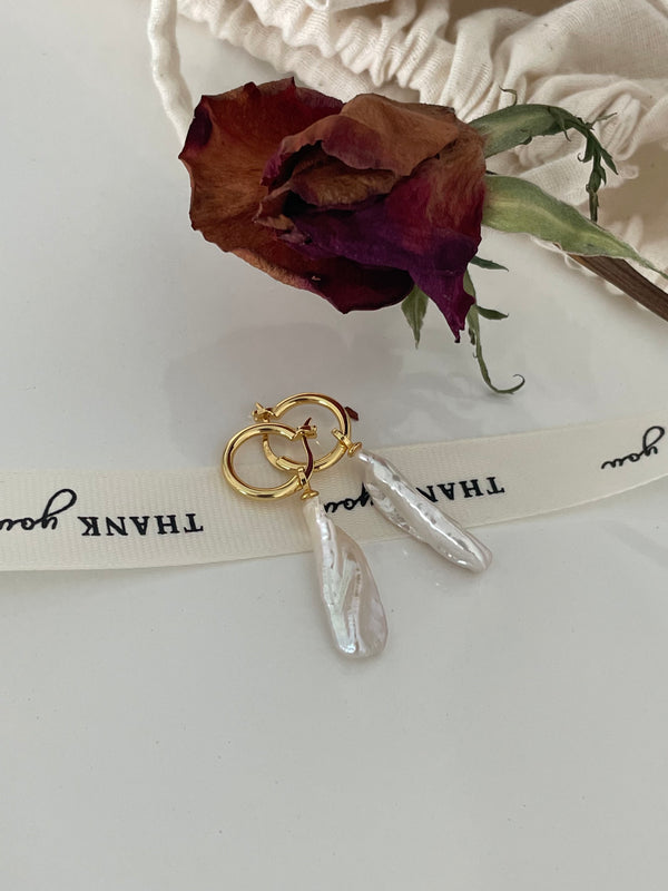 Unique Lute-Shaped Sliver 18k Baroque Pearl Earrings
