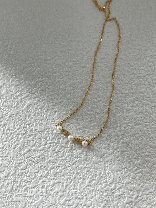 Exquisite Mini Diamond-Studded Freshwater Pearl Necklace